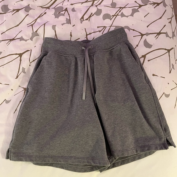 Lululemon Size 4 - Picture 1 of 2
